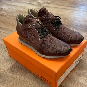 NIB Miz Mooz Chalice Sneaker plum, size 10/40